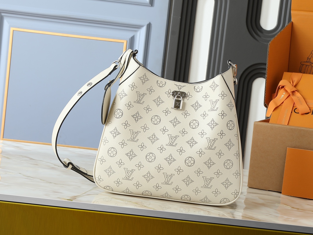 Louis Vuitton LV Capucines BB Handbag Premium Canvas Model M12947 Shoulder Strap Fashion Statement High-End Fashion